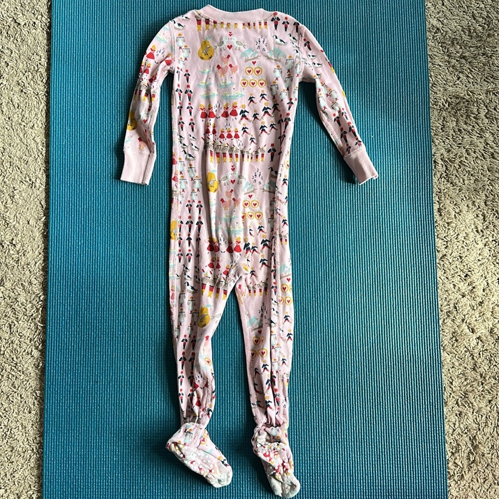 Hanna Andersson Little Sleepers with Feet Twelve Days of Christmas Pink Pajamas - Picture 6 of 8